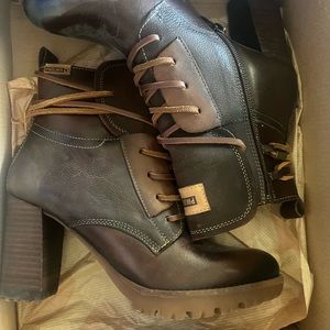 Size 6.5 Pikolinos Boot